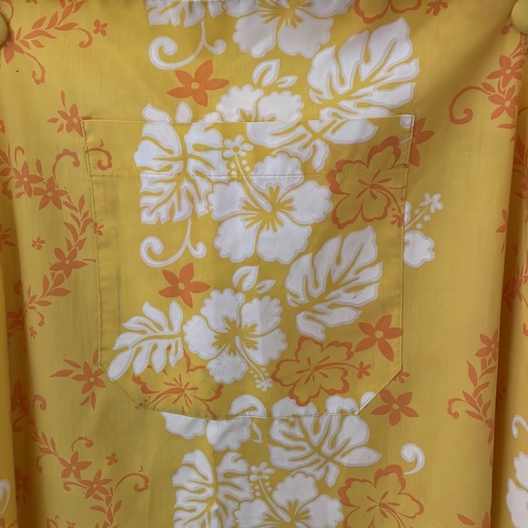 Vintage apron dress in Hawaiian pattern. 58” around—it might be size 26? - Picture 2 of 4